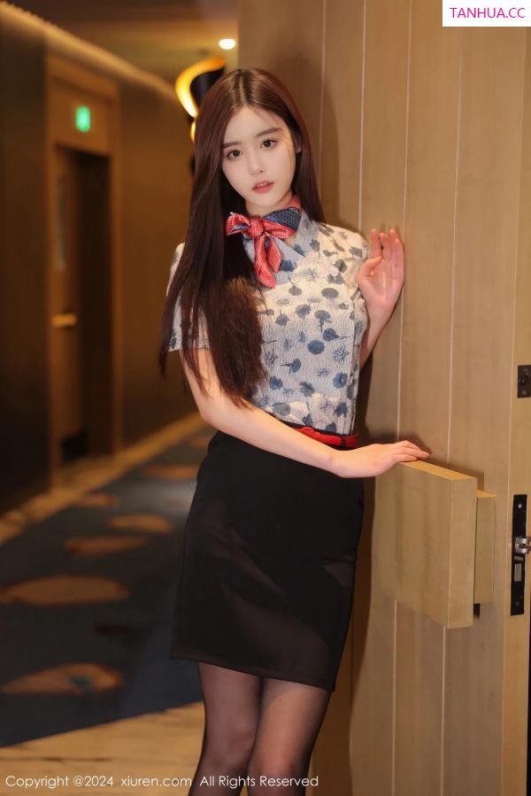   [XiuRen]高清写真图 2024.02.22 No.8125 晚苏susu 制服美腿第44张图片